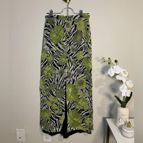 Cache’ Green and Black Leaf Print pants - Picture 2 of 8